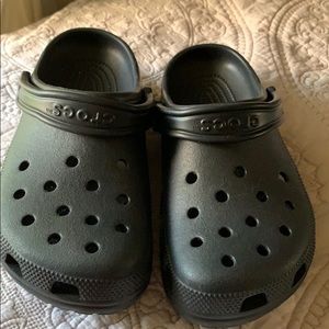 Black crocs